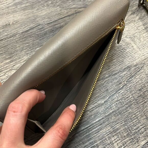 Authenticated Prada Beige Saffiano Lux Wallet ($1,100) 🌟professionally cleaned 🌟 - Picture 11 of 17